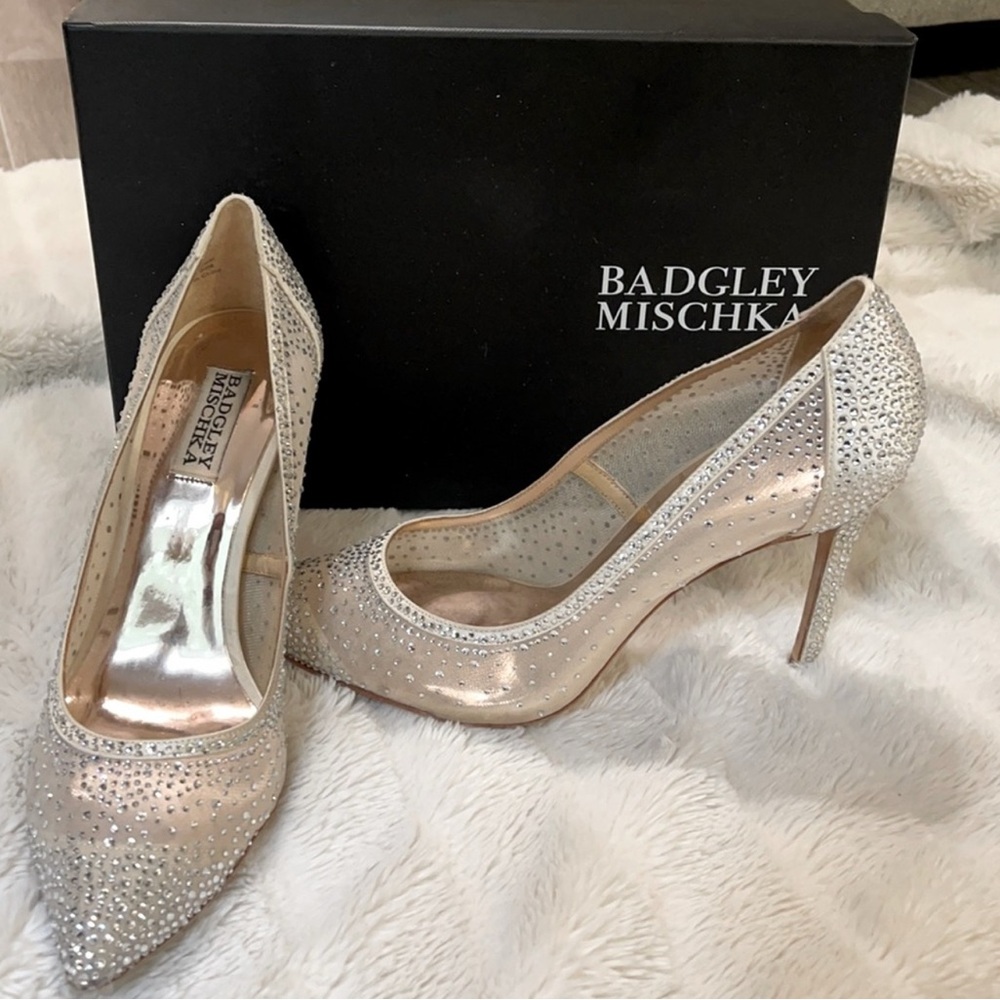 Badgley Mischka Glittering champagne colored Heels